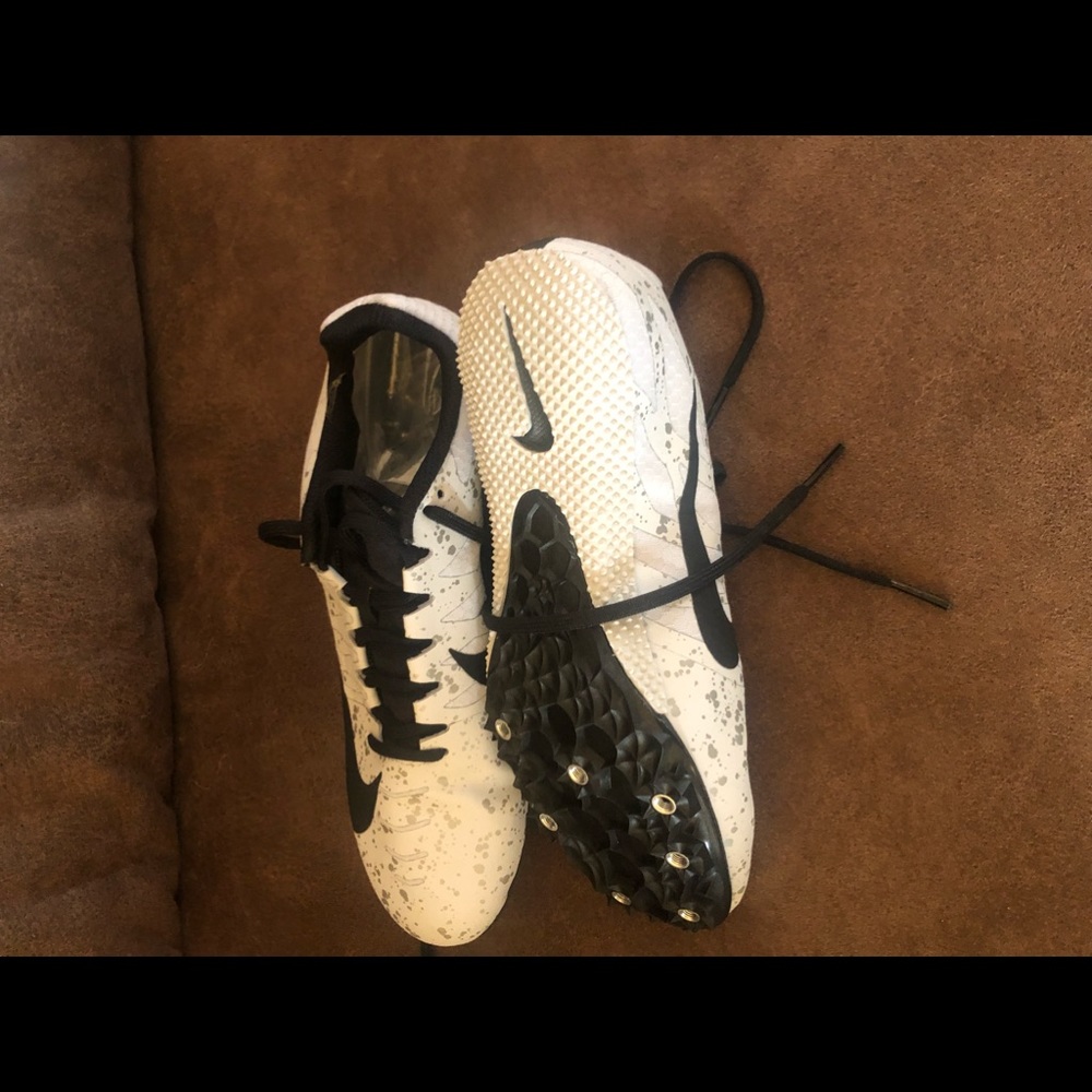 Women’s size 7.5 soccer cleats